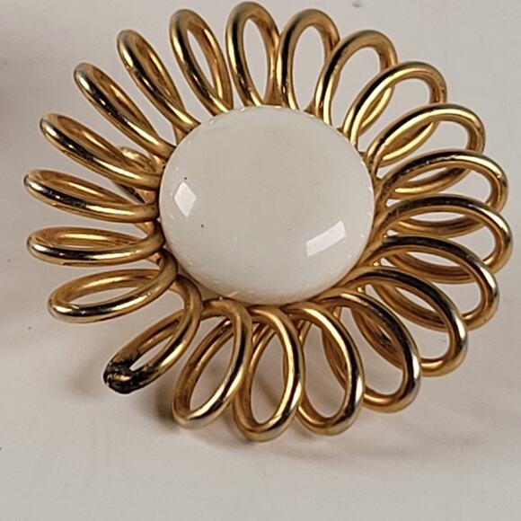 Vintage Emmons Gold Tone White Cabochon Clip-On Earrings Floral Design - Picture 10 of 16